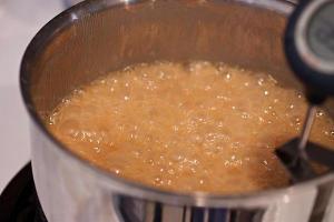 Как приготовить карамель из сахара в домашних условиях